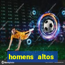 homens altos sarados pelados